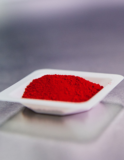 Sensient-website-420x540-0024-material-04-red-powder